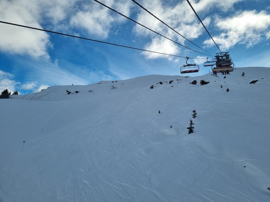 Brochaux. Wollte eigentlich nur den besten Weg  Richtung Schweiz nehmen, aber die Piste ging auch nachmittags noch sehr gut