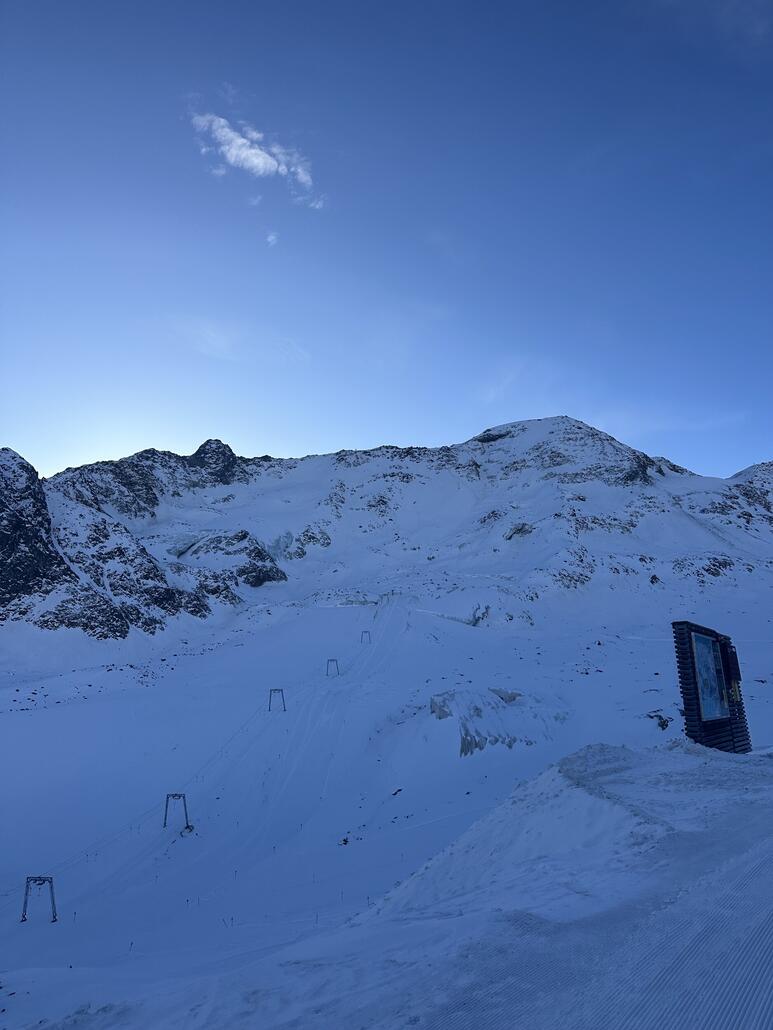 Oben angekommen, Blick auf den noch geschlossenen Nörderjoch 1.