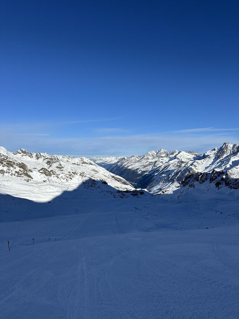 Falginjochbahn hoch, Pisten sind hier wirklich perfekt zum Carven, aber Funifor als Beschäftigungsanlage überzeugt nicht :/ war hier mit den SL früher denke ich besser gelöst.