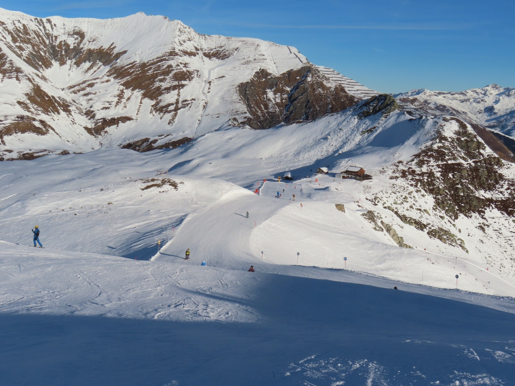 Piste von der Bergsation der Tuxerjoch-Sesselbahn Richtung Tuxerjochhaus