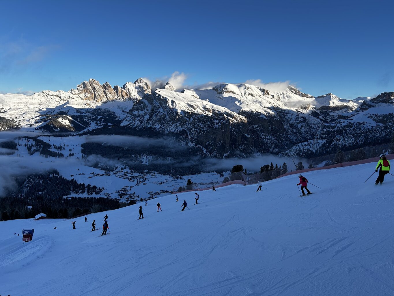 Sieht jetzt schön winterlich aus am Ciampinoi und auf der Piste merkte man auch, es ist nicht mehr nur Maschinenschnee.