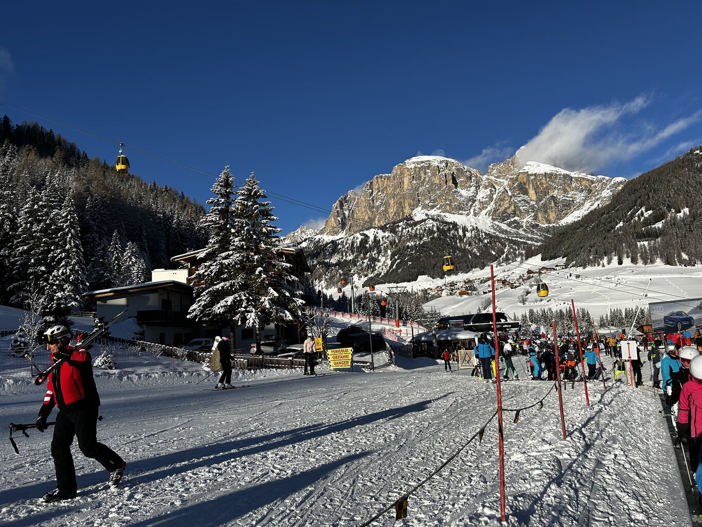 Bis Corvara lief alles gut. Dann am Boe gabs die erste Megaschlange. Wir sind dann Richtung Col Alt gefahren.