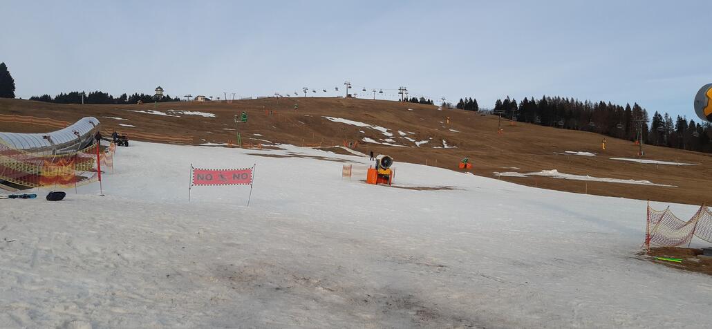 Es rutscht noch. Ab heute Abend will man konventionell beschneiden.
