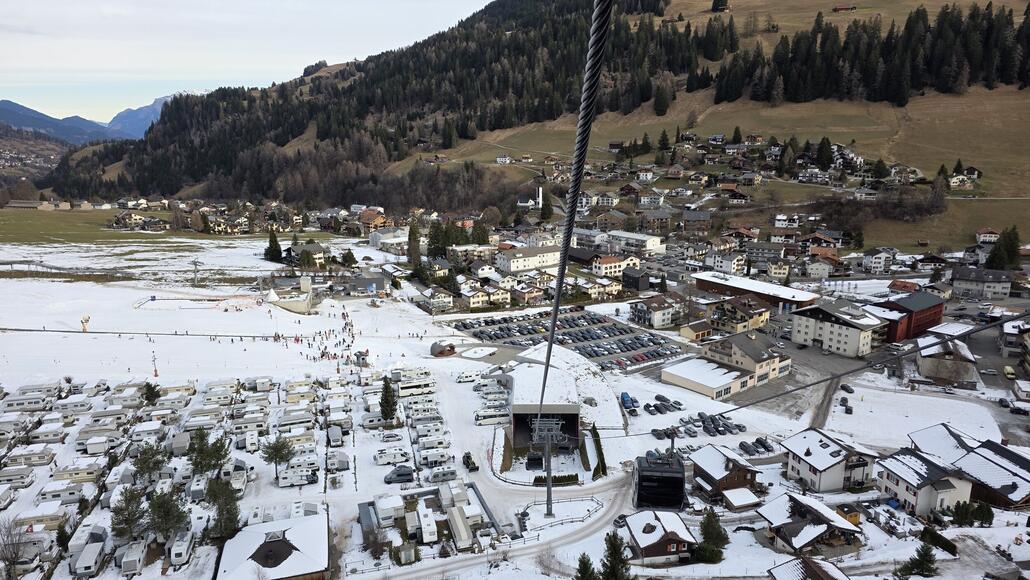 Start in Churwalden. Sieht schon traurig aus und ist es auch. Pradaschier lasse ich aus, auch wenn die Piste gut aussieht. Aber da werde ich die nächsten Tage noch genug fahren.