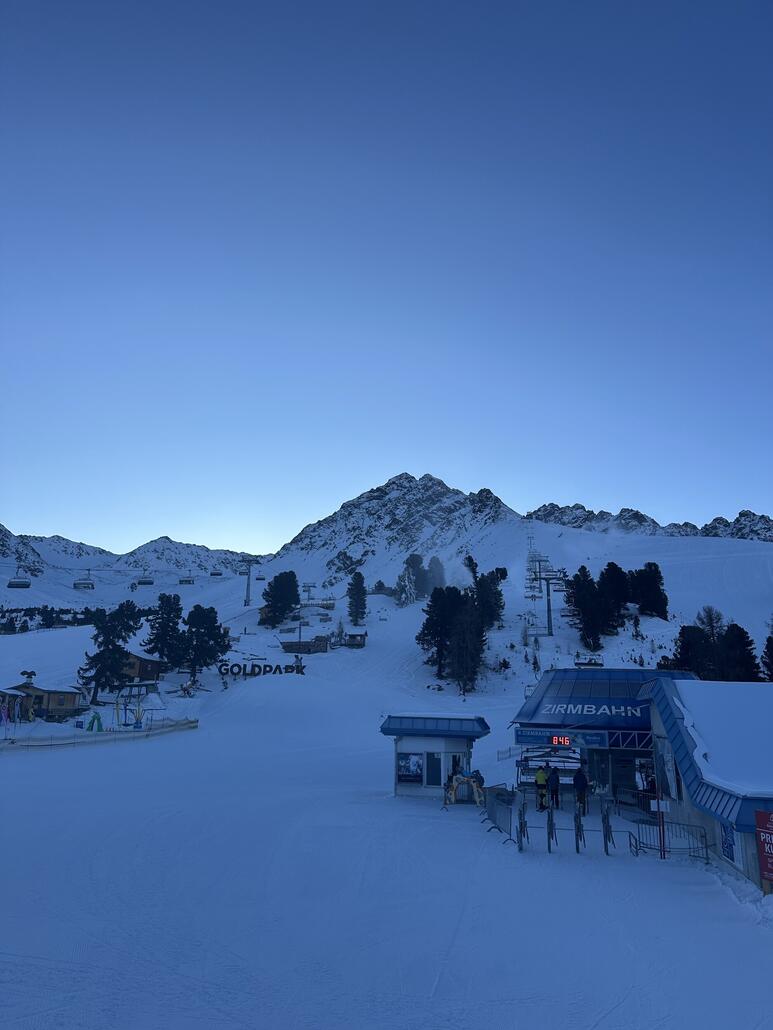 Oben angekommen an der Zirmachbahn.