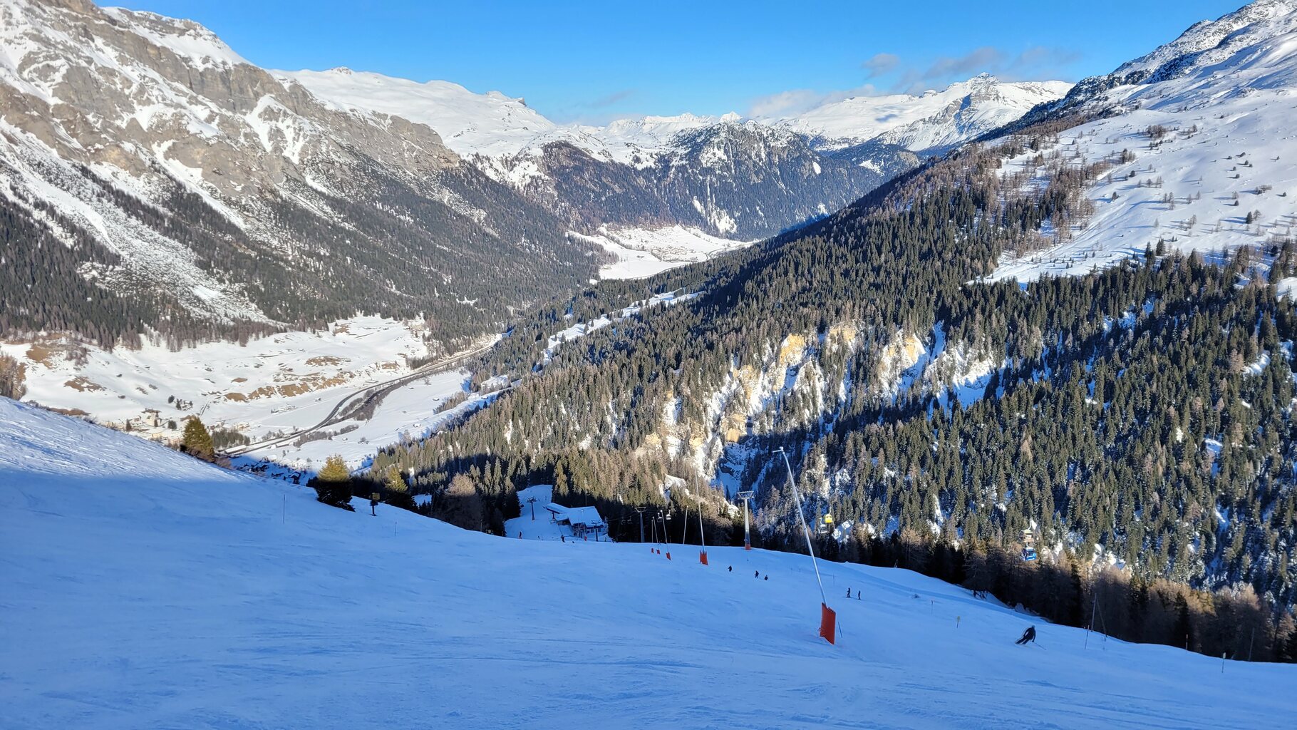 Schwarze Piste zur EUB-Mittelstation, Blick auf A13