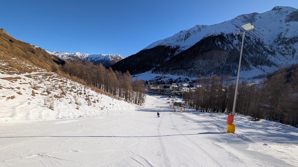Schöne Piste am Übungslift um Schwung zu holen. Der Lift hat kein Drehkreuz, kann man hier also kostenlos Skifahren als Anfänger?