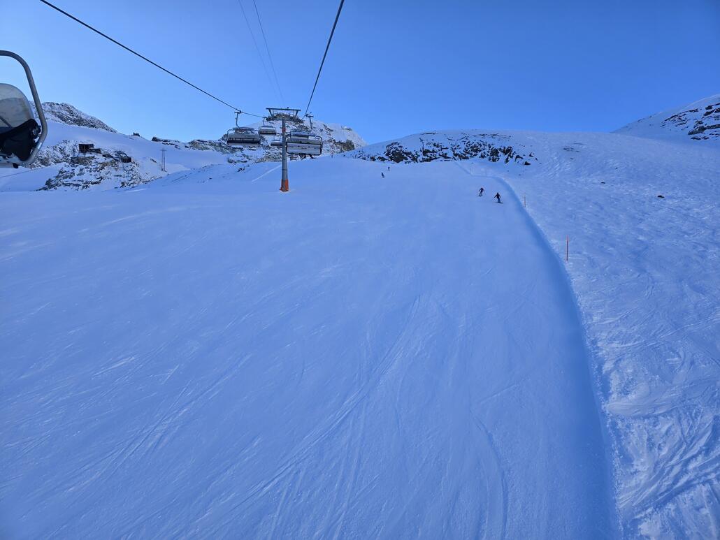 Morgens auf Morenia. Hier haben wir etliche Wiederholungen gemacht, bis um 10 Uhr die Piste unangenehm voll wurde.