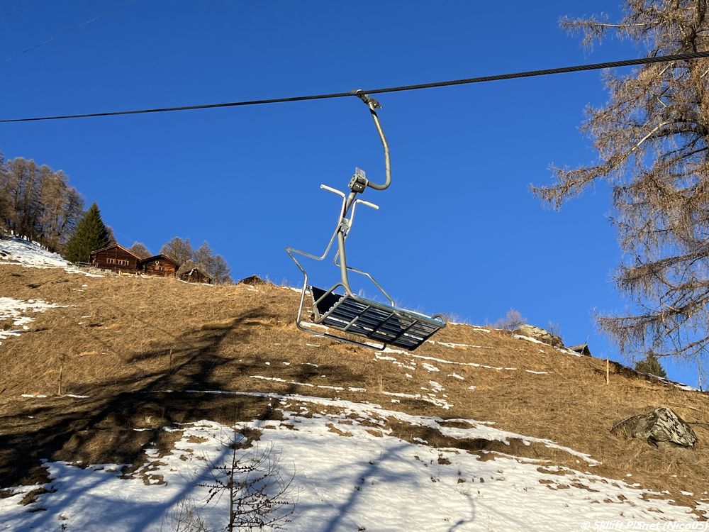 Neue Geländerstangen an den Sitzen