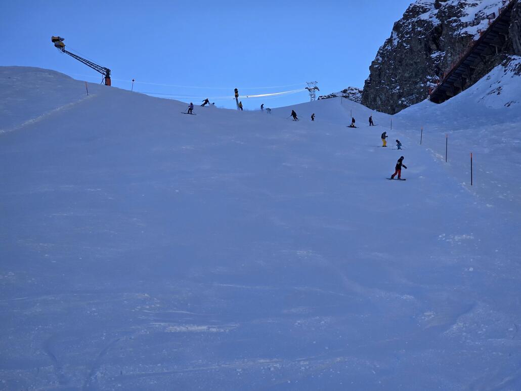 Auch auf der Piste Oberer Spielboden ist nach dem Mittag einiges los.