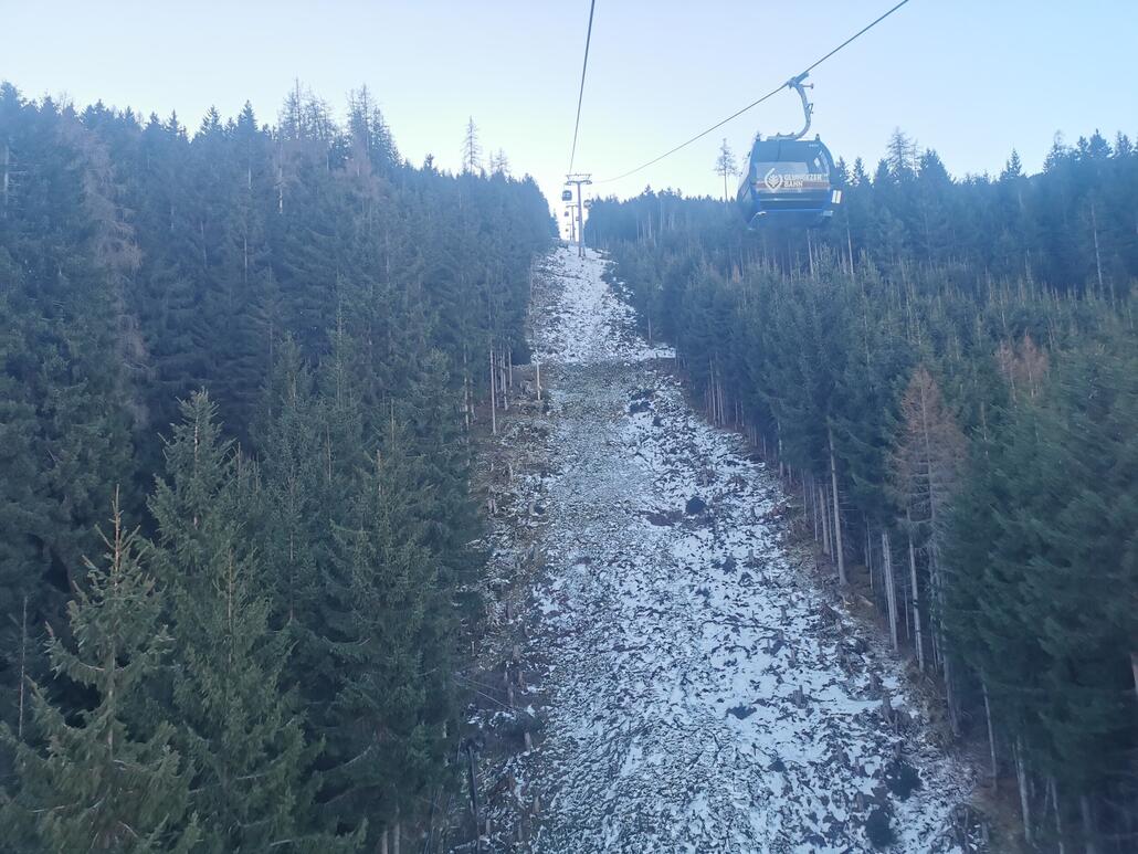 3. Die Talabfahrt hat nicht geöffnet, aber das ist auch so ein ultra selten geöffneter Kandidat. Insgesamt gilt auch hier: Naturschnee faktisch nicht vorhanden.
