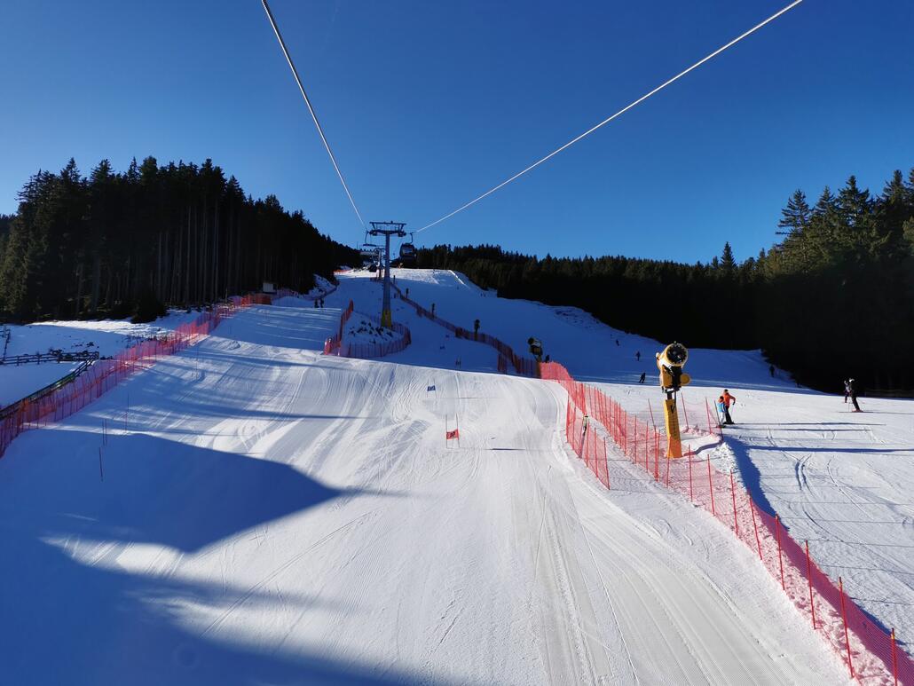 9. Pistentechnisch sind nur an ein paar Stellen mit Steinen. Relativ gut umfahrbar. Ausnahme: DSB oben links über die rote. Hier in einer Kurve ein einziger Steinacker ohne Ausweichmöglichkeit. Leider zu spät gesehen.