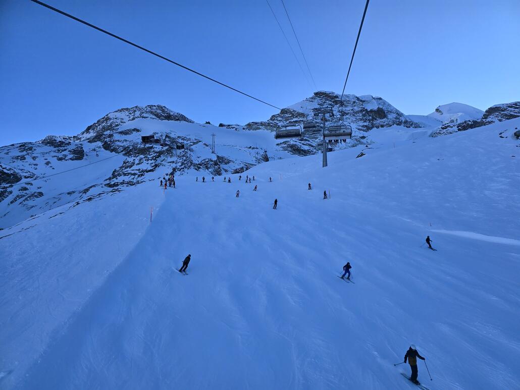 Einzig der Abschnitt direkt nach der Kreuzung der Pisten 5a und 10b ist immer unangenehm voll, da im Vergleich zur weiteren Piste sehr eng.