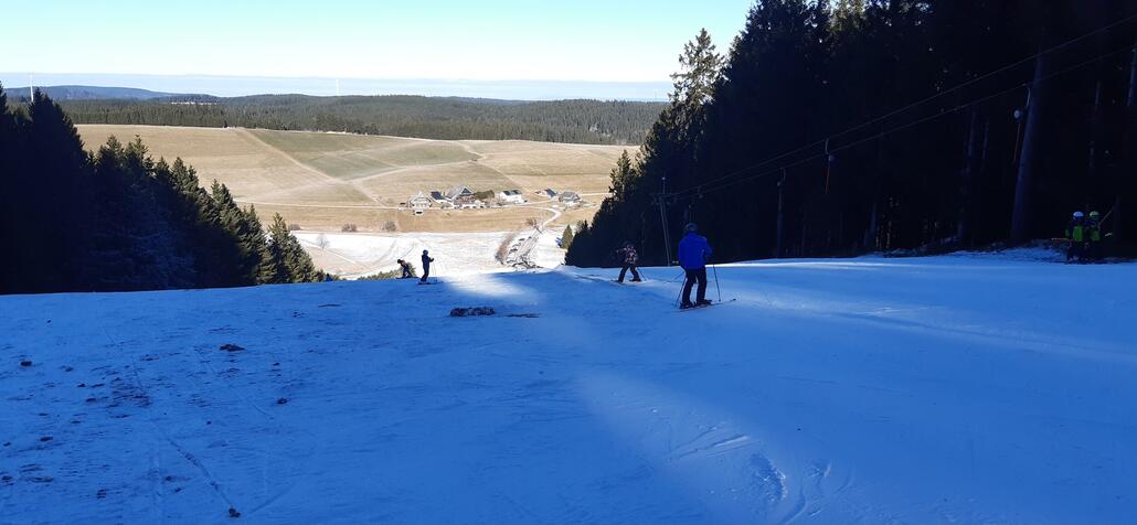 Panorama und schmaler oberer Teil der Piste
