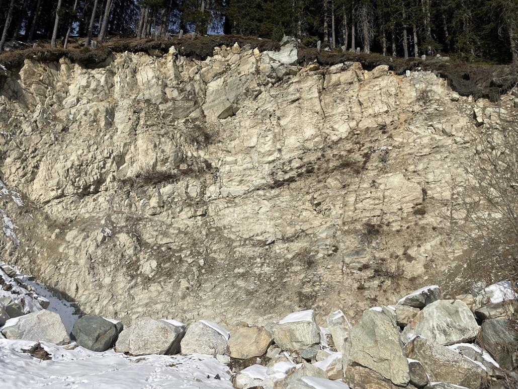 Steinbruch am Wegesrand