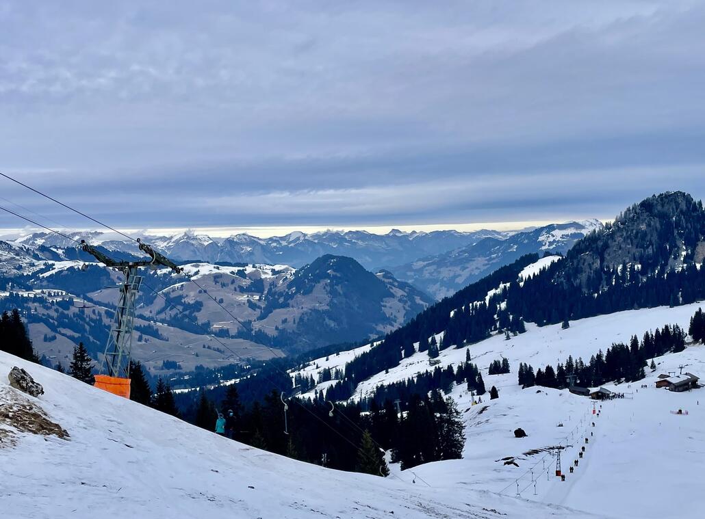 IMG_7878.jpeg (655.89 KiB) 2188 mal betrachtet Wolken ziehen zu, Hornfluh SL in der Totalen