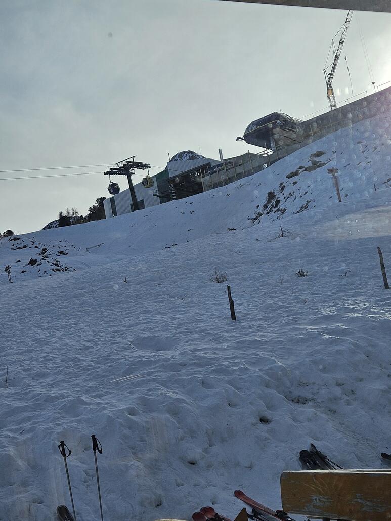 20260106_134744.jpg (1.11 MiB) 1829 mal betrachtet Alte und neue Bergstation