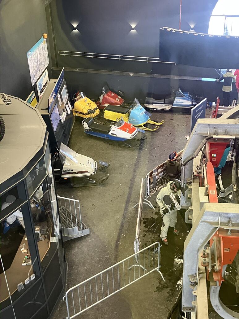 Schnemobile beim Einstieg Kirchenkarbahn