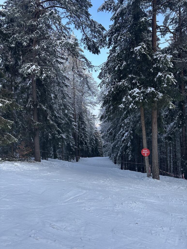 Blick in die geschlossene rote Piste.