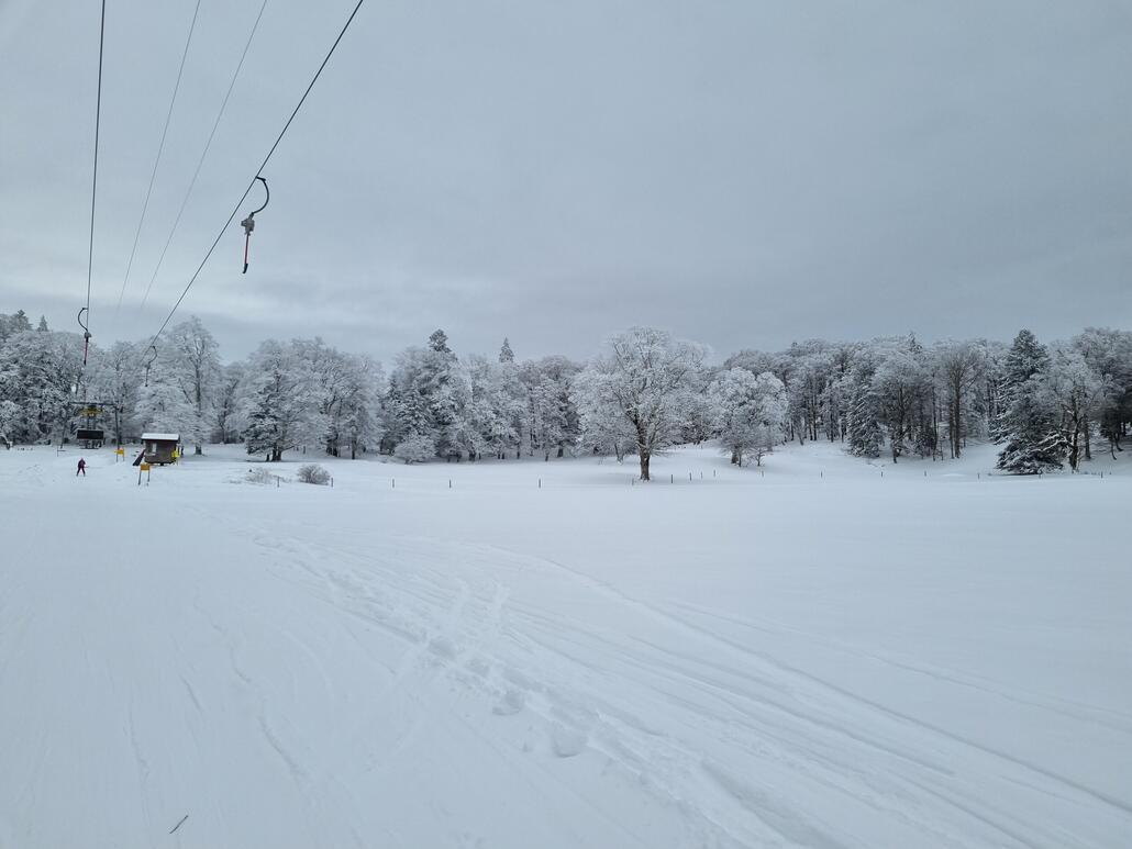 Kurz vor Ankunft an der Bergstation. Dann gibt es 4 Pistenvarianten runter