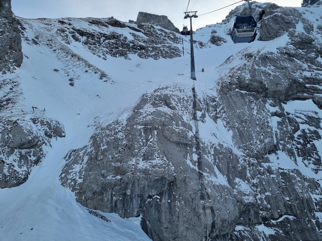 20260113_144815.jpg (1.4 MiB) 1390 mal betrachtet Warum endet diese Leiter an der Seilbahn eigentlich im Nichts?