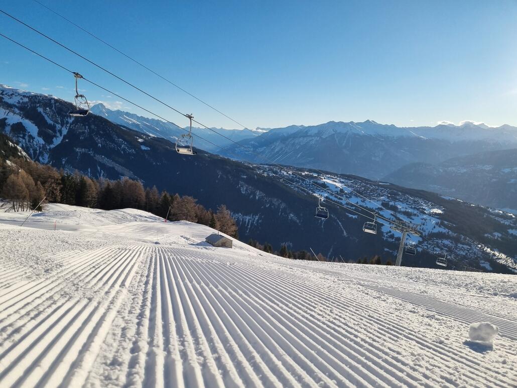 Meine geliebte Piste am Grillesses. Die ersten 2 Abfahrten sind eine Wucht.<br />Nirgends sonst machen mir die grossen Carvingschwünge mit Speed über die gesamte Breite der Piste so Spass wie hier. Mag auch am Grad der Steilheit liegen