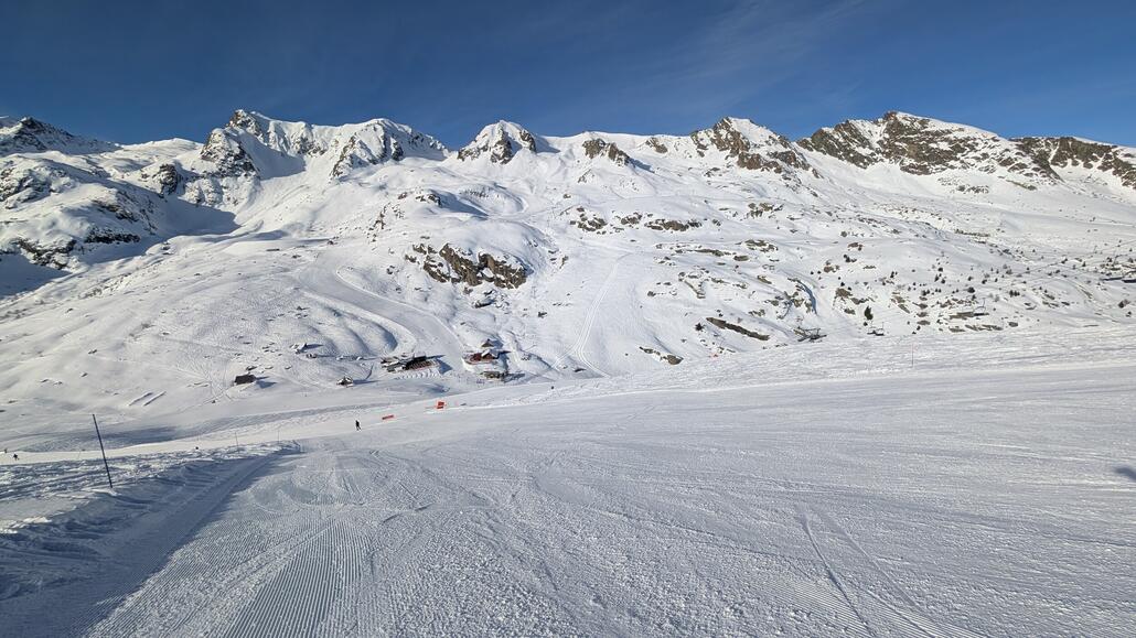 Und wieder zurück um auch die 3 Lacs Sesselbahn zu fahren und eine weitere Piste hier oben
