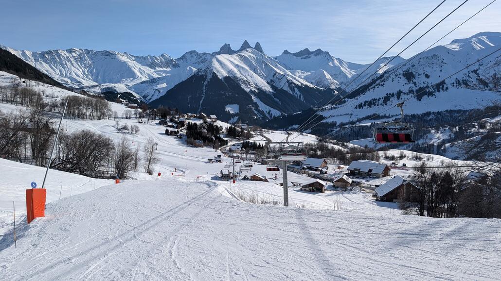 Saint-Jean-d’Arves mit modernem Sessellift der ein gleich wieder zurück bringt