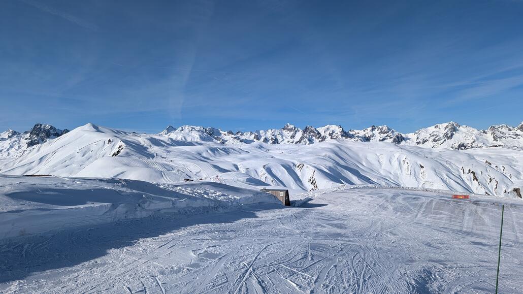 Inzwischen wieder oben angekommen am hochplateau am Pointe Corbier, von dort geht's jetzt wieder auf den zentralen Mittelpunkt Ouillon, und dann wieder zurück nach La Toussoire