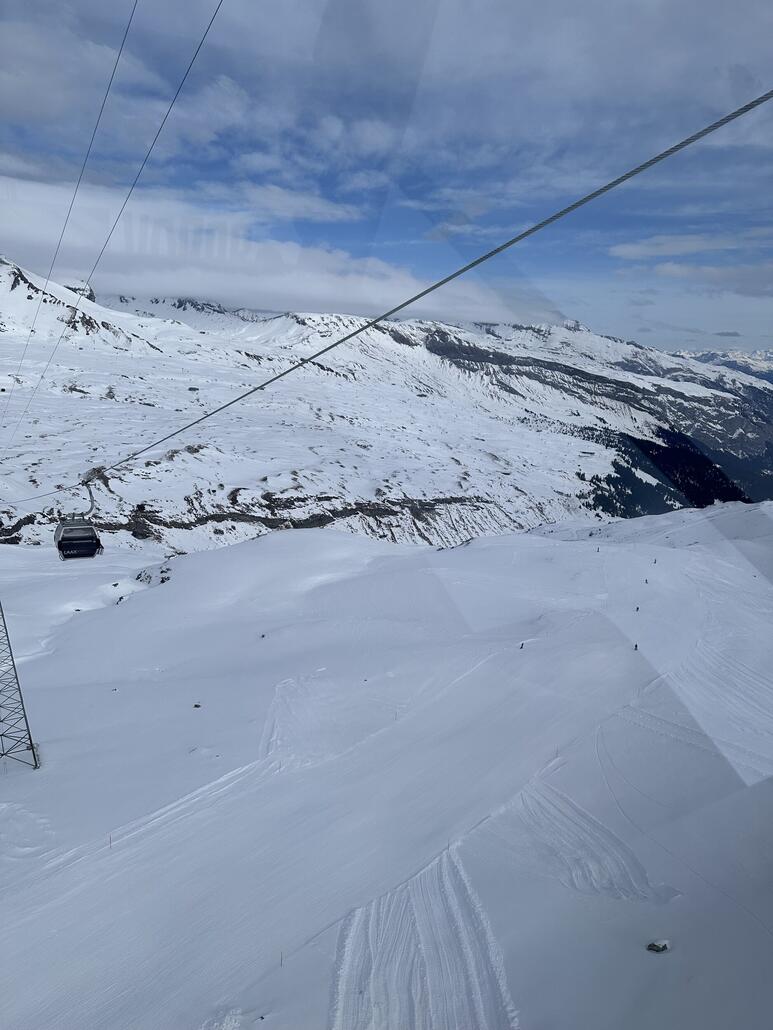 Piste Masegn Fuorcla schön zu fahren. Im Steilhang hat es paar kleine Steine und der Ziehweg vor Fuorcla ist sehr schmal.