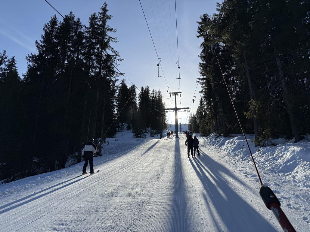 Am Doppelskilift "Schwarzenegg" konnte ich mit dem rechten Lift jeweils direkt ohne Warten wieder hoch...