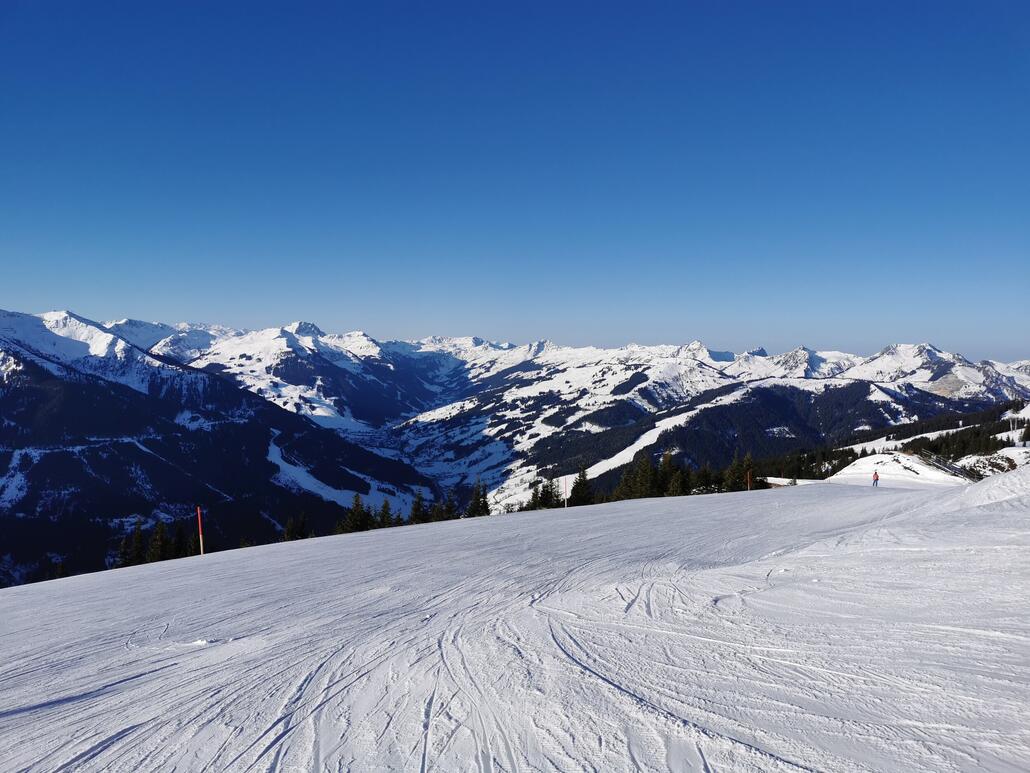 2. Blick taleinwärts.