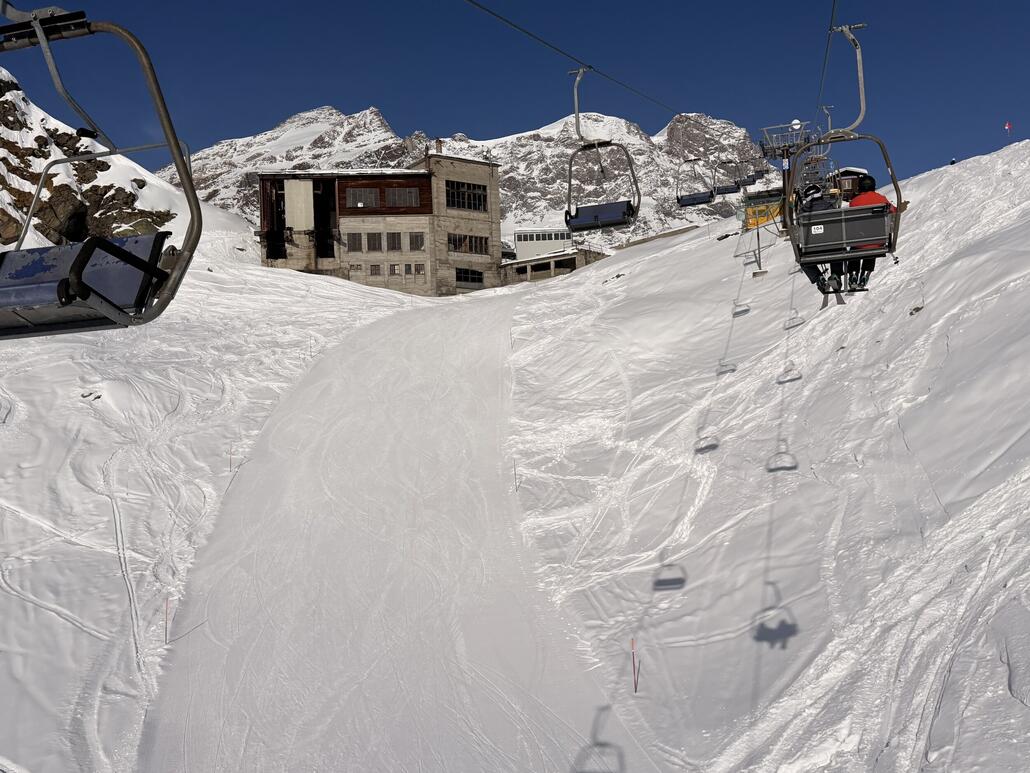 Bocchetta Delle Pisse, wo noch die alte Mittelstation steht. Hach, ich liebe alte Seilbahnstationen.
