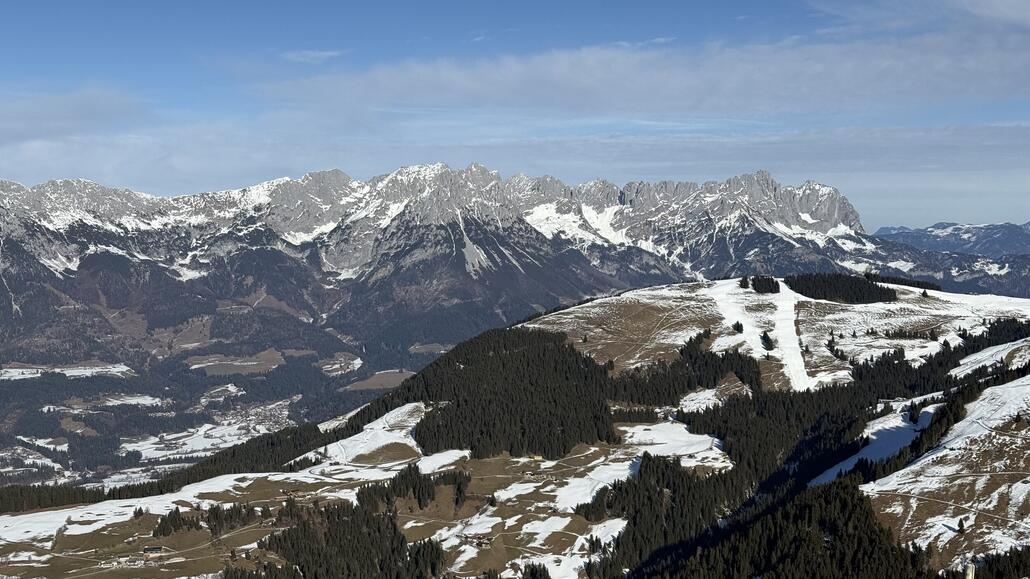 Die Hänge werden grün - der Osthang in Scheffau