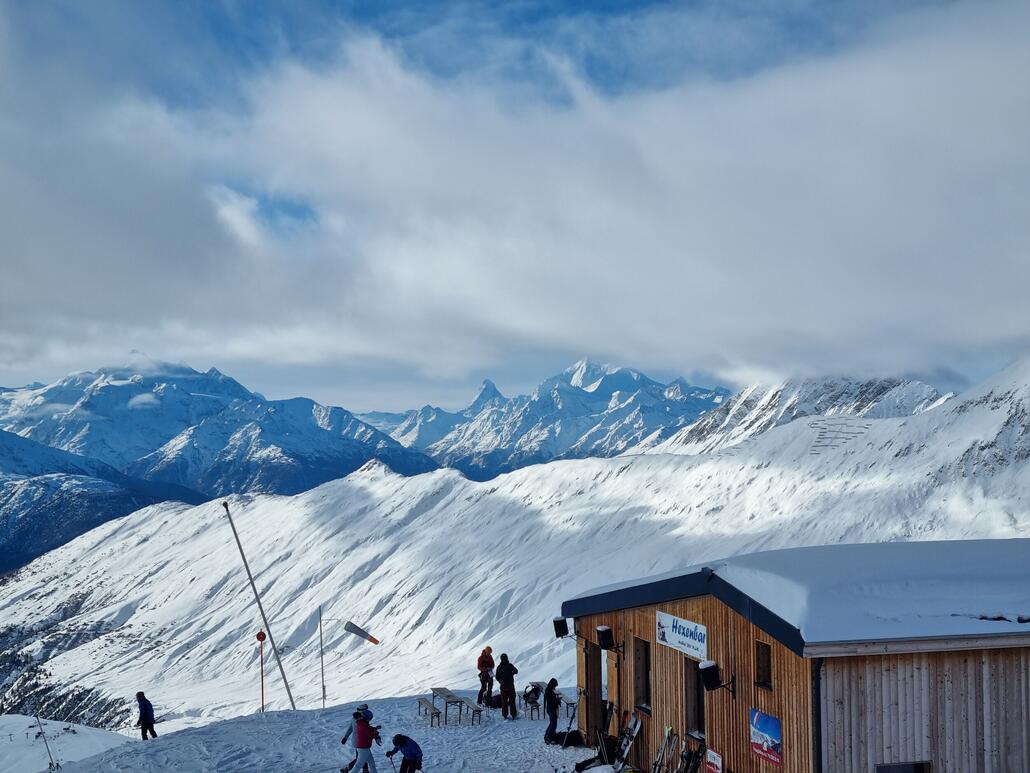 Schönes Panorama. Piste zum Aletschbord leider zu