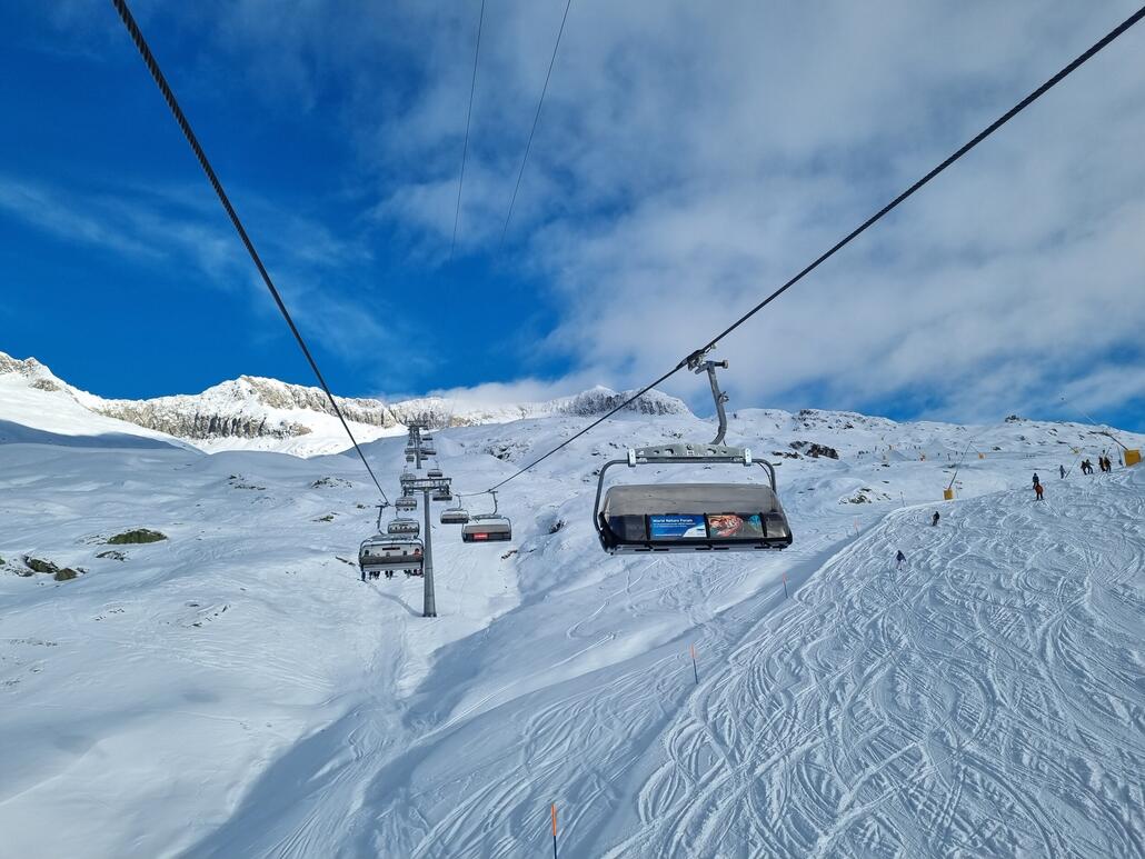 Bereich am Sparrhornlift.  Einiges noch geschlossen hier. Die Pisten wirken auch alle recht schmal