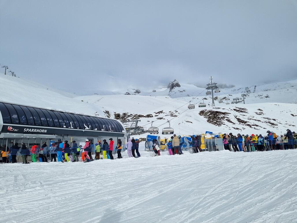Lange Warteschlange am Sparrhorn