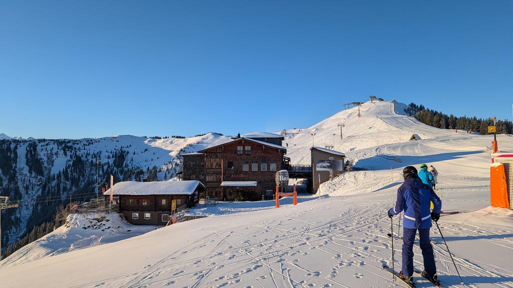 Die Sessellifte öffnen erst um 9 Uhr