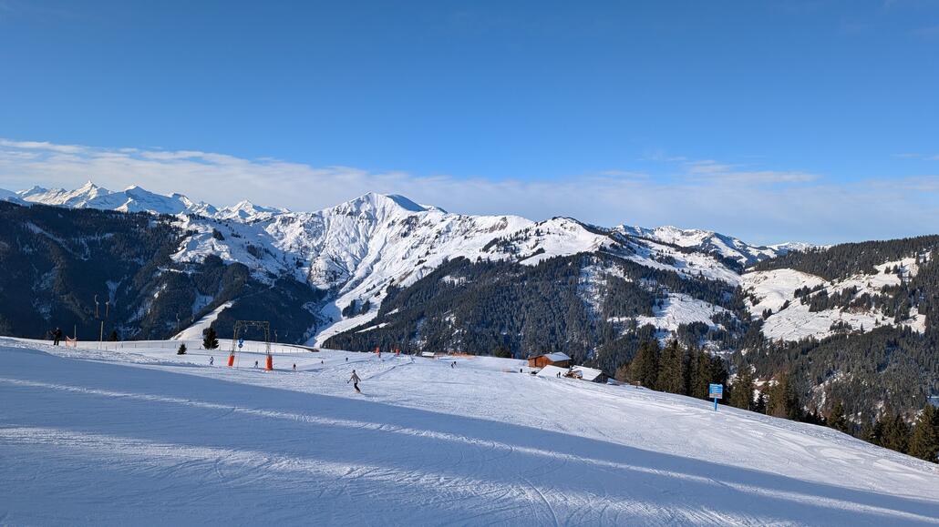 Dafür die Talabfahrt am 6er mit orangenen Hauben sehr eisig und abgerutscht