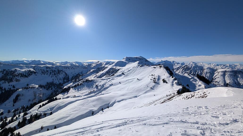 Schöner Ausblick hier oben, auch wenn es nicht wirklich hoch ist