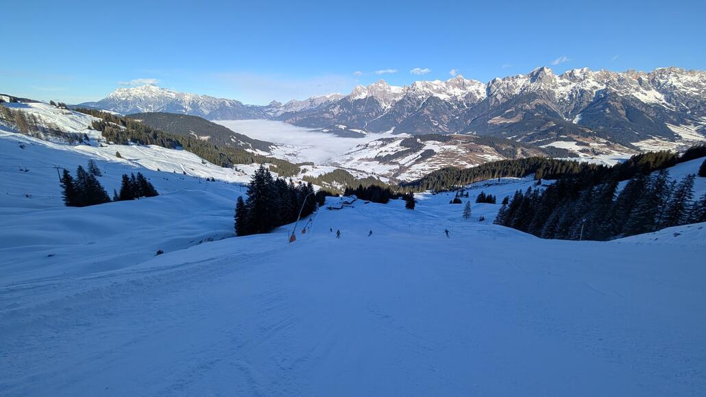 Die beiden schwarzen Pisten im Schatten hier sind sehr gut zu fahren