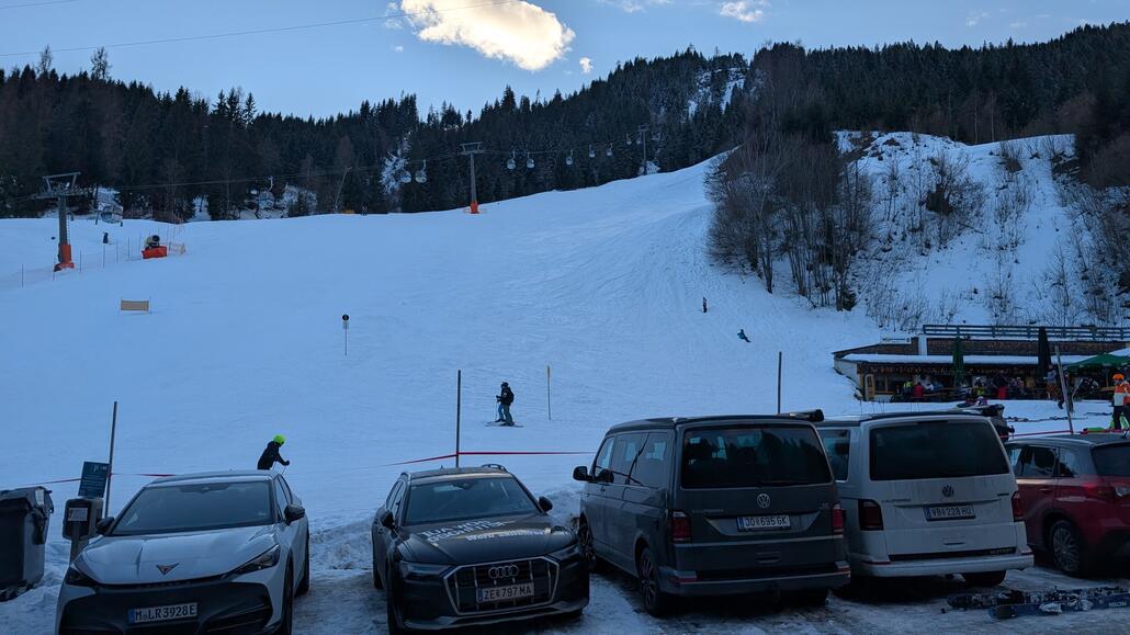 Um 16:15 Uhr ist es geschafft, am Nachmittag waren die Pisten teilweise ziemlich eisig leider dadurch kein top-tag gewesen obwohl das Wetter an sich schön gewesen wäre