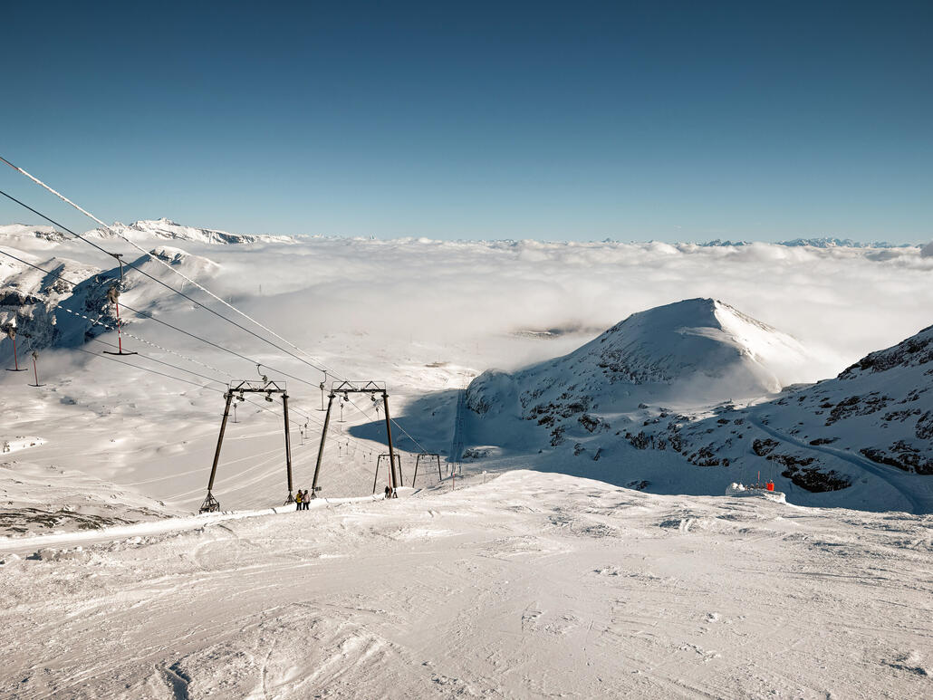 IMG_1671.JPG (1.13 MiB) 743 mal betrachtet Ausblick vom Vorab, Fantastisch. Gerade zieht eine Wolkendecke übers Gebiet.