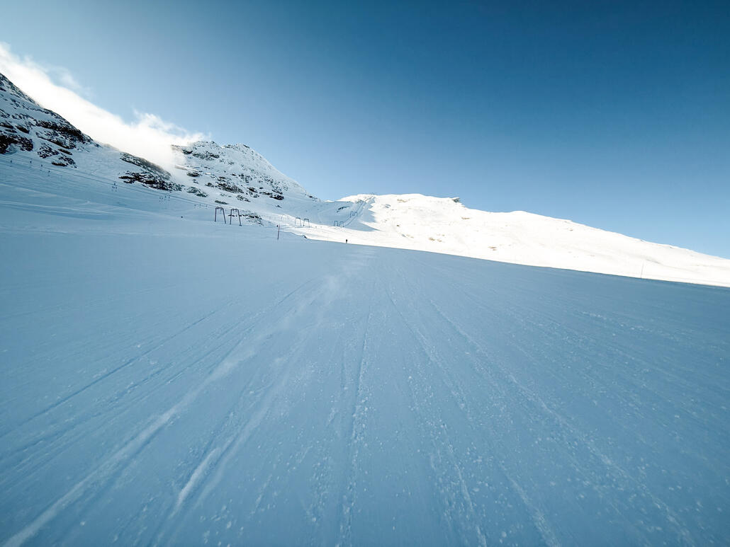 IMG_1675.JPG (704.58 KiB) 744 mal betrachtet Blick zurück, Chrigel im Bild.