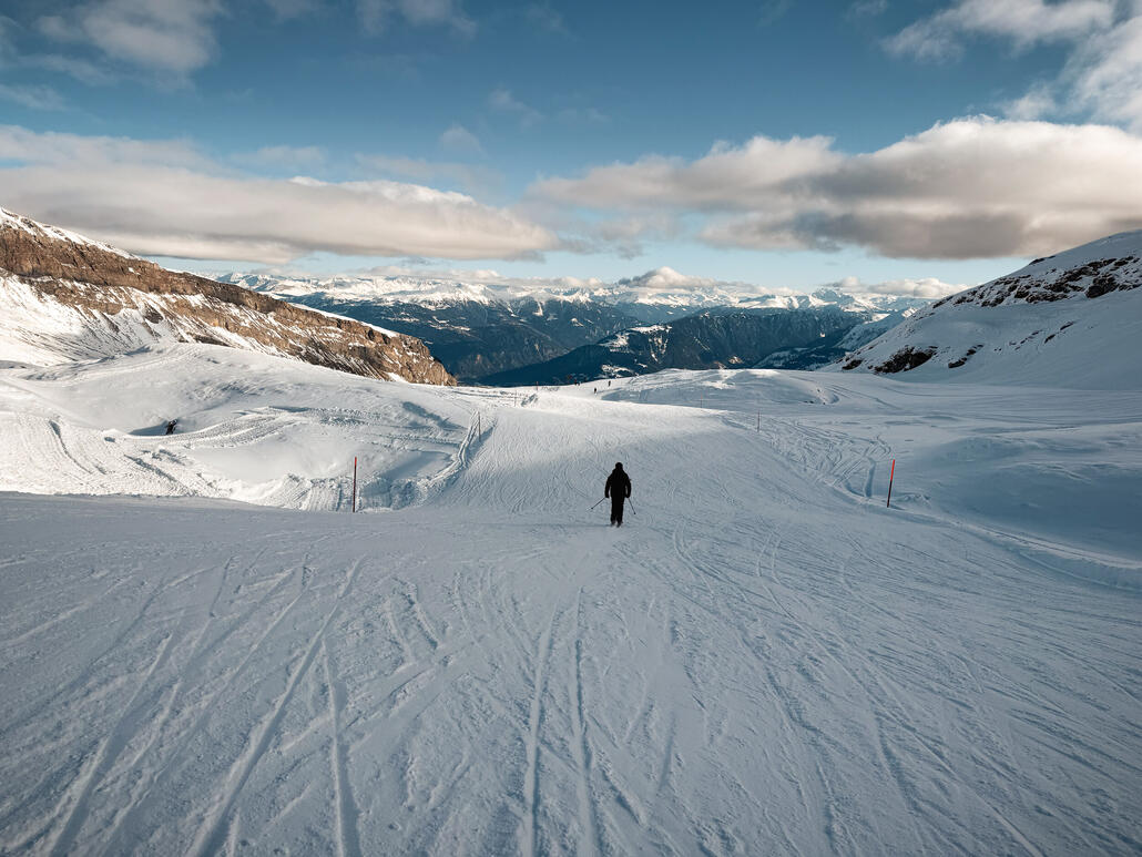 IMG_1714.JPG (1.11 MiB) 744 mal betrachtet Hintenrum geht es vom la Siala nach Nagens.