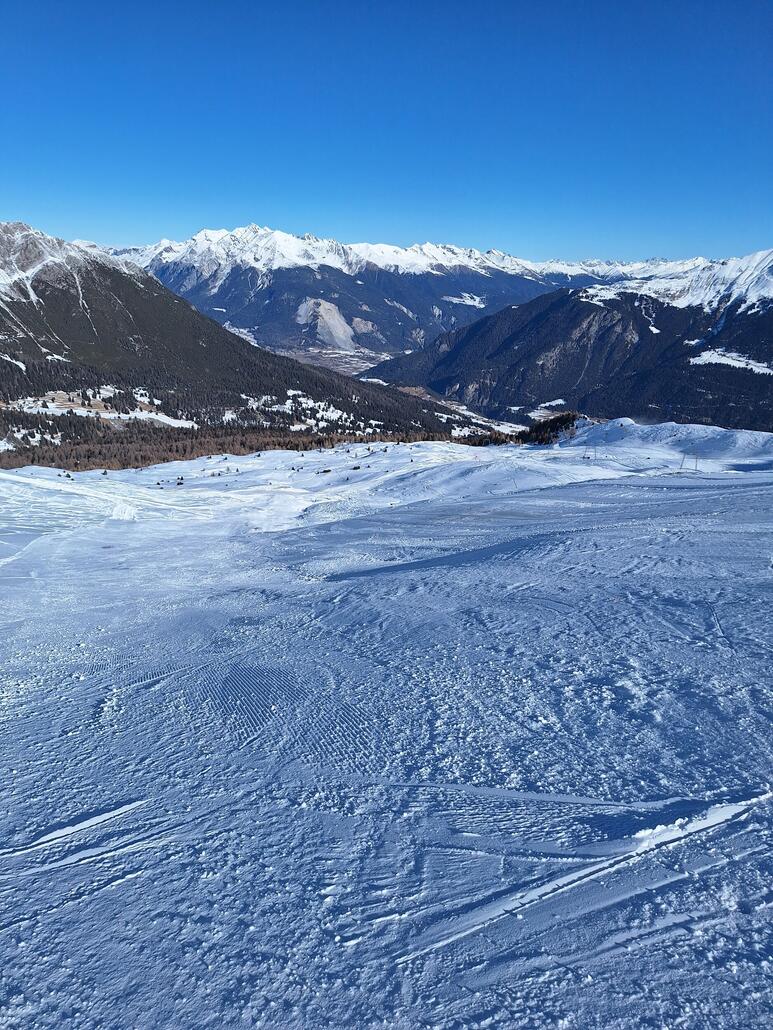 Geschlossene blaue Piste Laritg