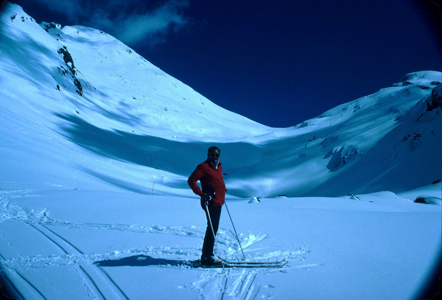 Mein Grossvater in der Kumme - Im Hintergrund der Poma Skilift aufs Unterrothorn