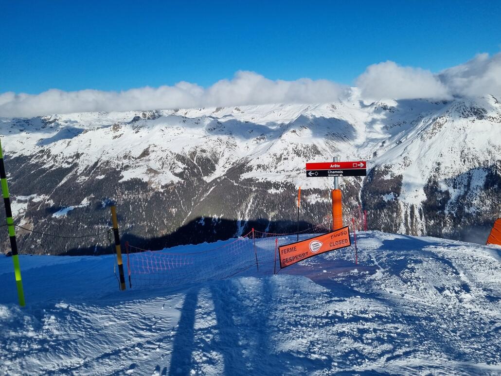 Die Absperrung der Chamois zurück nach Grimentz ziemlich rigoros... Der Hang ist auch recht steil und ich war alleine unterwegs - daher ausgelassen