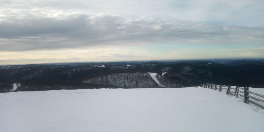 Wer genau hinschaut, die Armee beim üben.