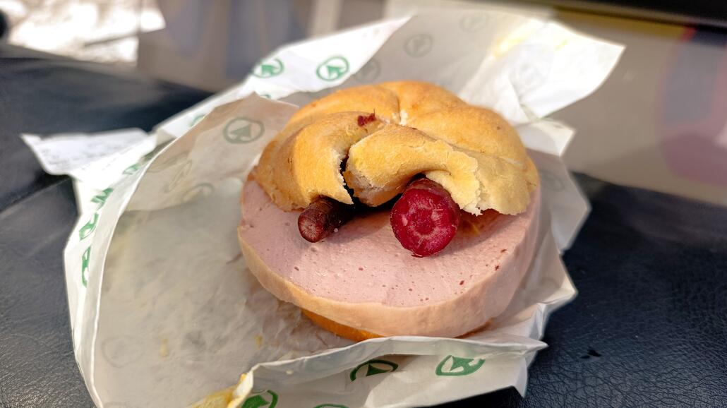 Leberkäsfrühstück in der Dorfbahn Königsleiten um 10:30